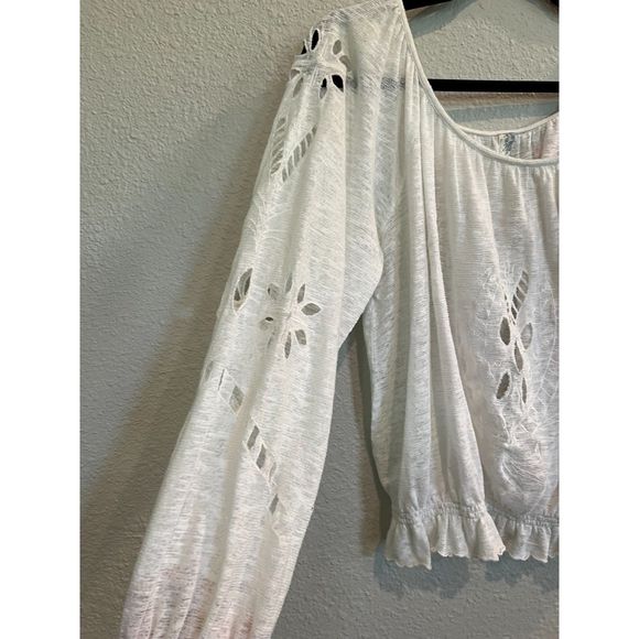 Free People Womens M Eyelet Peasant Boho Cutouts Tie Sleeve Top medium 418 - Picture 3 of 5